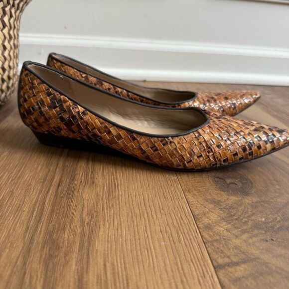Donald J Pliner Italy Basketweave Leather Pointy Toe 3/4” Wedge Flats 7.5 - Picture 2 of 16